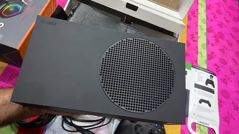 Xbox Series S 1TB SSD Black Addition & RGB Headphone O317-4OO47O7 5