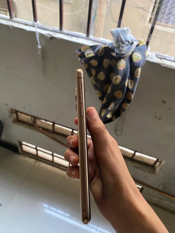 iphone 11 pro Max 64gb Pta Approved Factory unlock 77% 7