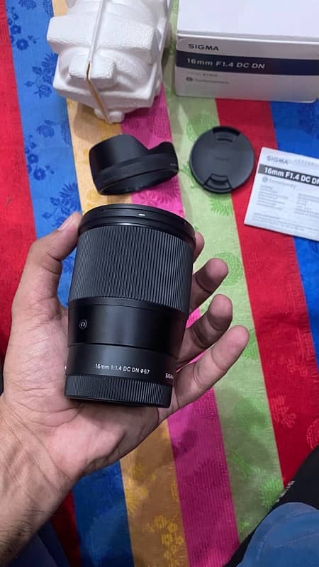 Sigma 16mm 1.4 for Sony E Mount O317-4OO47O7 Like Brand new 3