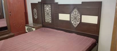 slightly used bed+both sider+dressing+3 door Almirah