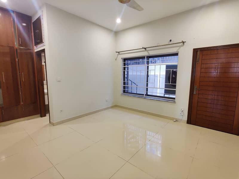 10 Marla Ground Portion For Rent In G-13/4 0