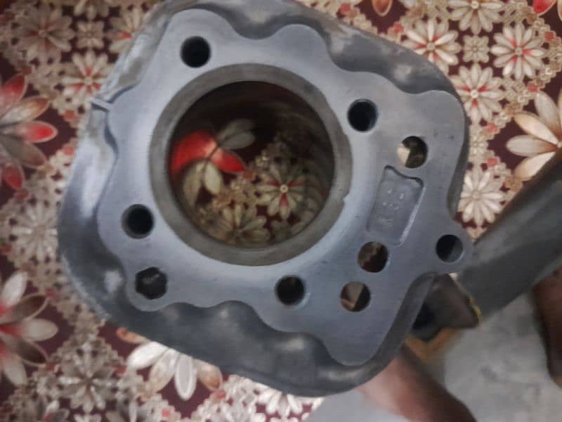 HONDA 125 Parts hub. switch &clinder poiten 1