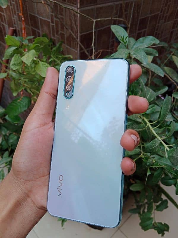 vivo s1 for urgent sale 1