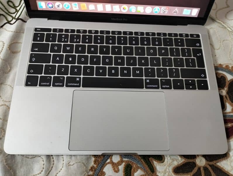 MacBook Pro 2017 13 inch 1