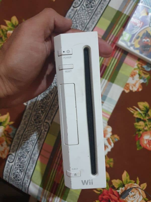 nintendo wii with 4 orignal games 4