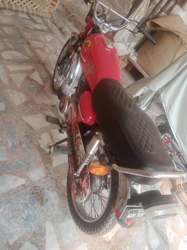 Honda model 2017 peshawar number new tyre instaled lush condition good 7