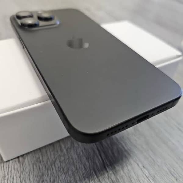 Iphone 15 Pro Max JV, 256 GB,Black Titanium 1