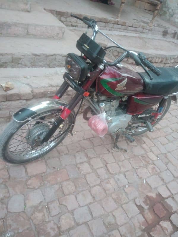 Honda 125 model 2014 peshawar number lush condition 1