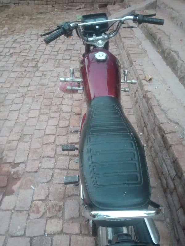 Honda 125 model 2014 peshawar number lush condition 3