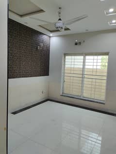 1 KANAL UPPER PORTION AVAILABLE FOR RENT IN VALANCIA HOUSING SOCIETY BLOCK K