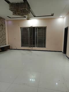 1 KINAL UPPER PORTION AVAILABLE FOR RENT IN VALANCIA HOUSING SOCIETY BLOCK K