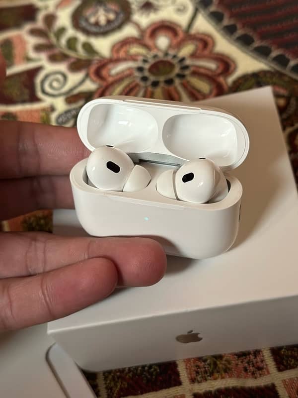 Airpods pro (2nd generation) 1