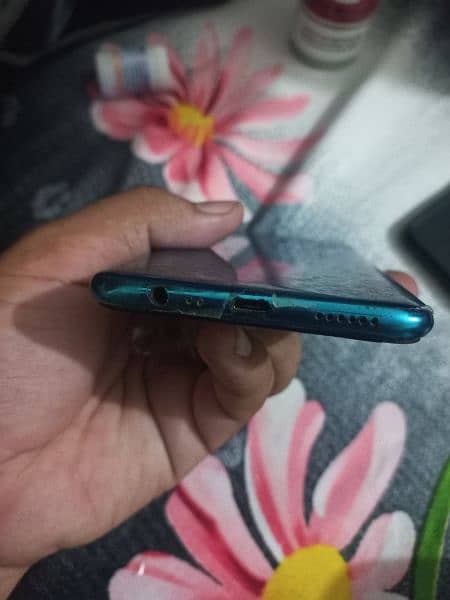 realme 3 9/10 condition 2