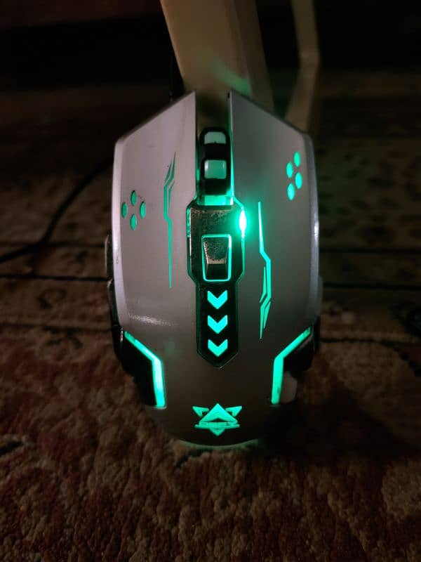 Mouse with side buttons and RGB lights 3