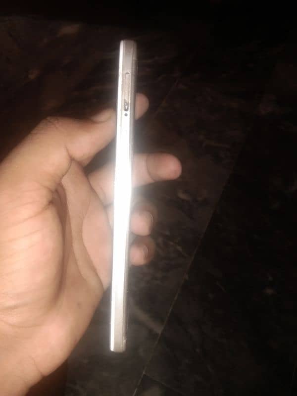 Oppo F1s 1