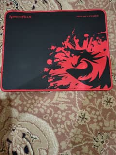 REDRAGON mouse pad.