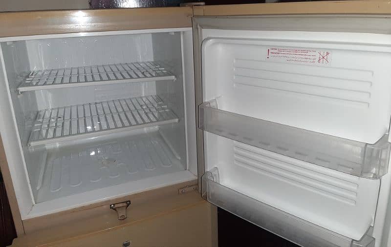 PEL REFRIGERATOR MEDIUM SIZE 2