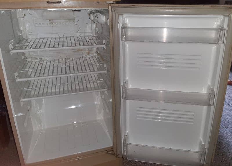 PEL REFRIGERATOR MEDIUM SIZE 3