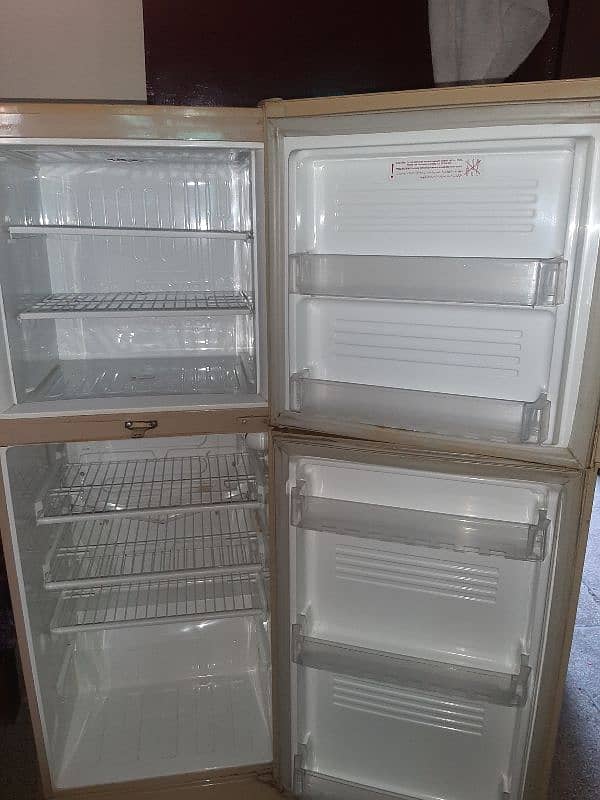 PEL REFRIGERATOR MEDIUM SIZE 4