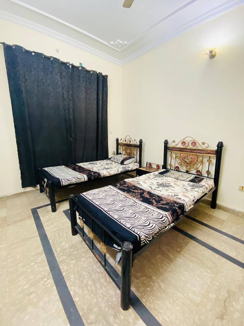 Girls Hostel/Well Furnished rooms Availabe/all facilities/Soan Garden 14