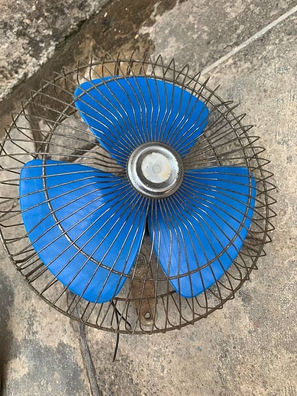 4 Fans in Working Conditions For Sale 8