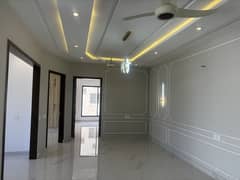 VALENCIA 10 MARLA ULTRA MODREN FACEING PARK BEAUTIFUL HOUSE FOR SALE 0