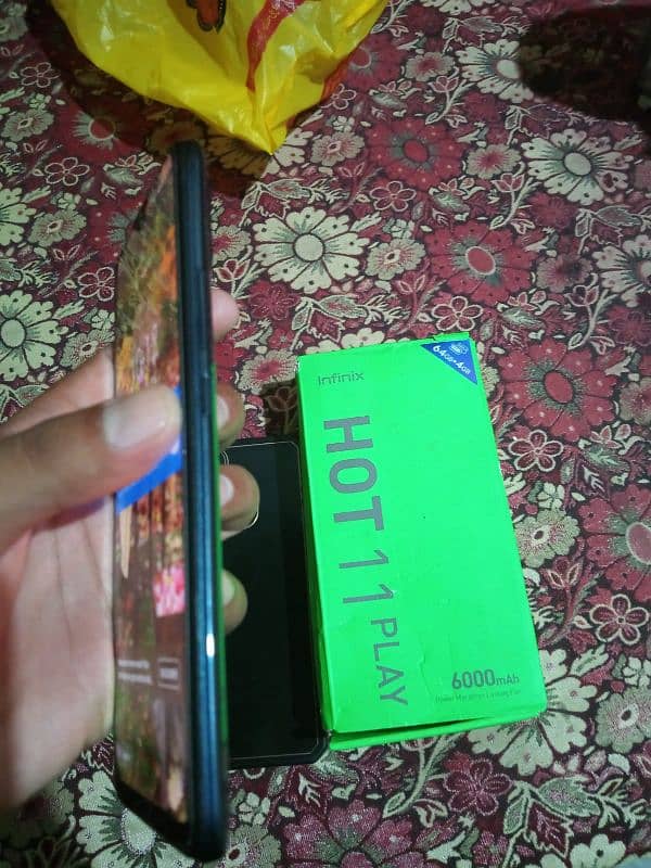 infinix hot 11 play 4/64. . . . . . 03281731203 4