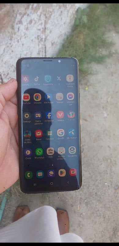 Samsung S9 plus Ram 6 memrey 64 glas. e naray shan crik dy ao back e 1