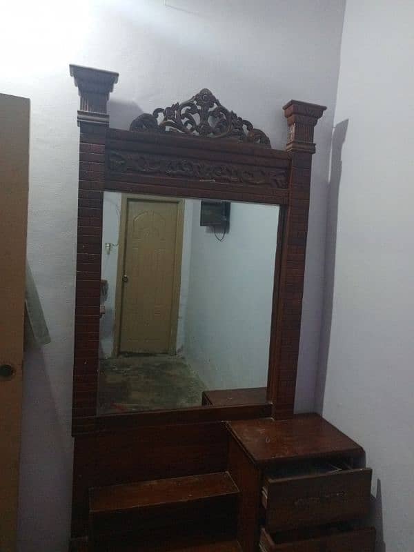 Dressing Table selling 0