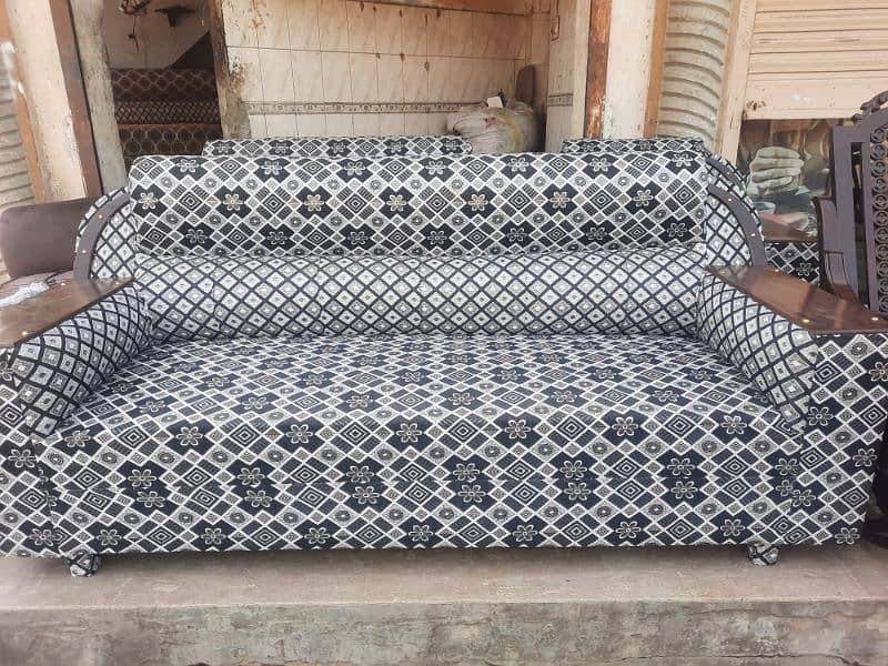 sofa set brand new 2 sall ki wrrnty k sat 0