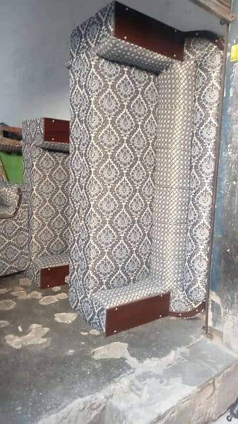 sofa set brand new 2 sall ki wrrnty k sat 4