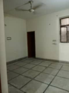 Flat for rent in Sultan town for Female and Bachelor (Student + Job holder