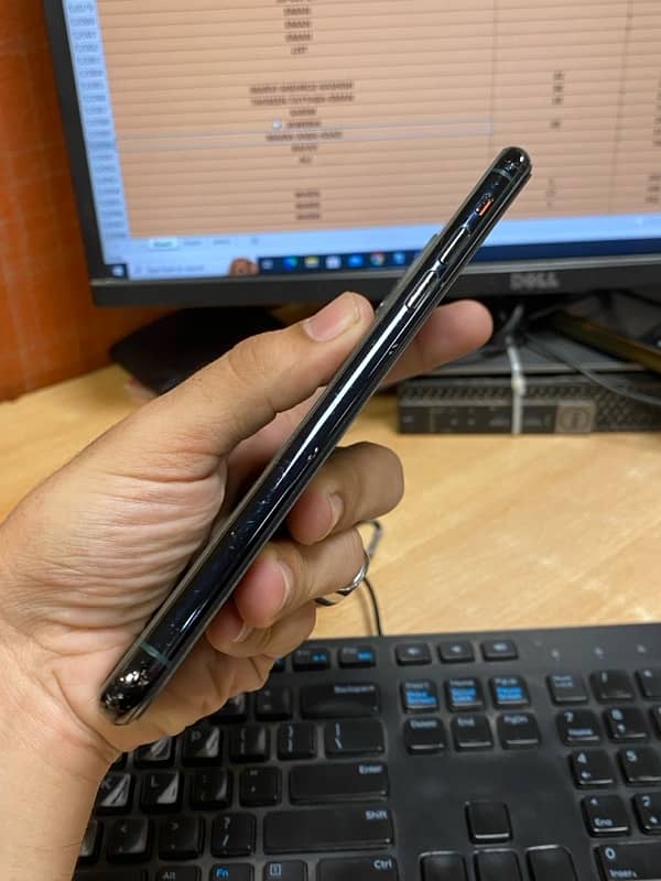 iphone 11 pro max 3