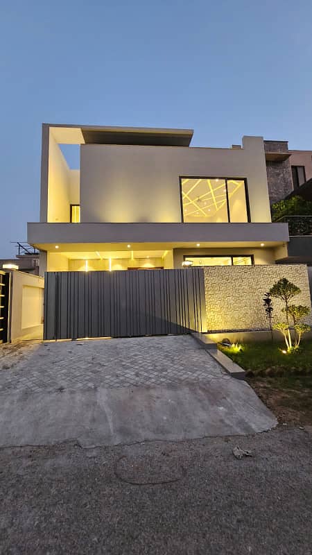 10 Marla Designer house available for sale 1