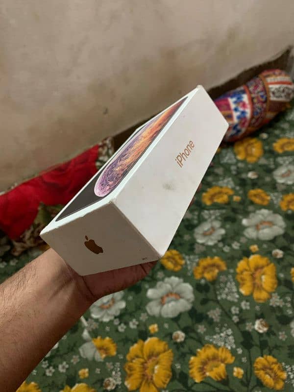 iphone xs max ( dual sim aproved ) urjent sell 8