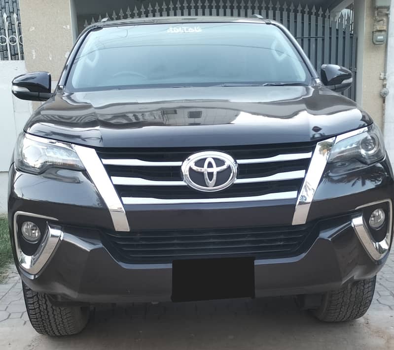 Toyota Fortuner V 2017 4/4 option 3