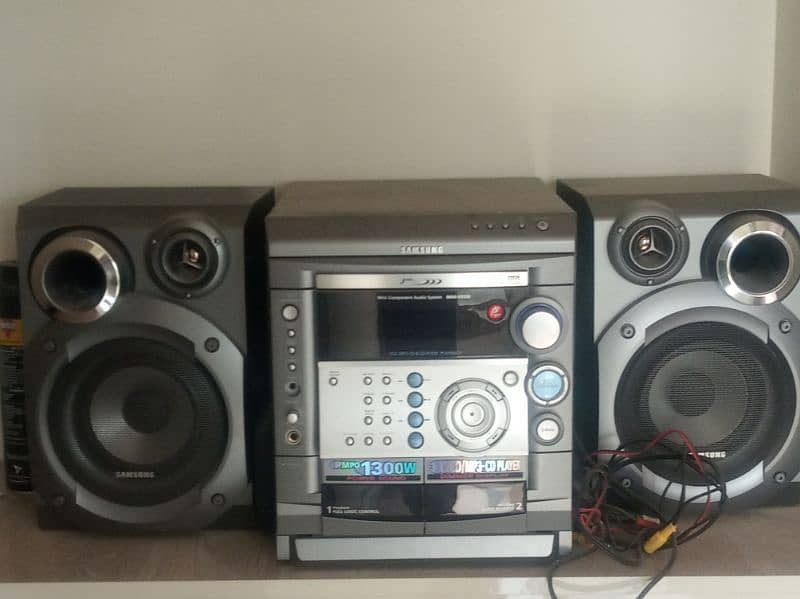 Antique Samsung stereo set 0