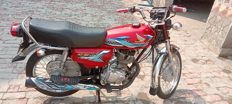 Honda 125 23/24 home used 4680 kilometer Chali hai bss 10