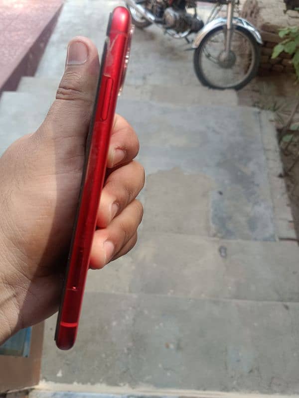 iphone 11 red edition 64gb with box non PTA American version 3