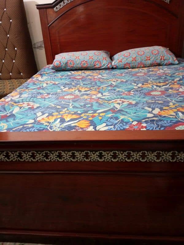 wooden bed lush condition 10/09 0