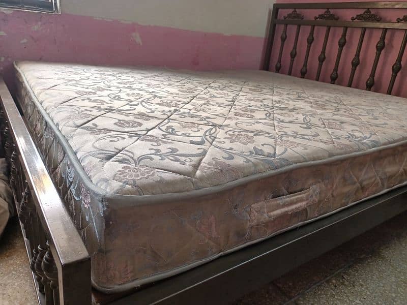 Queen Size Spring Mattress 78x66 1