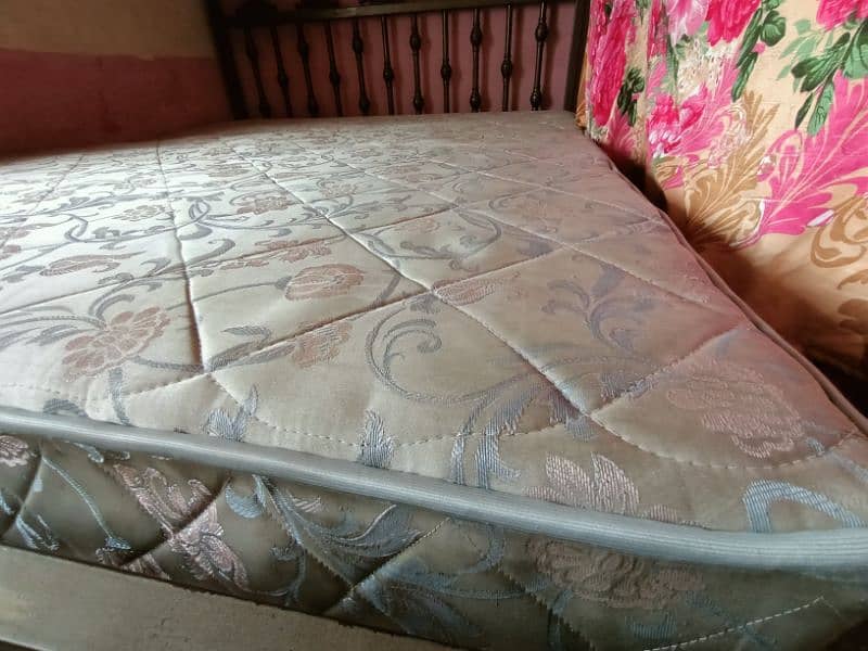 Queen Size Spring Mattress 78x66 2