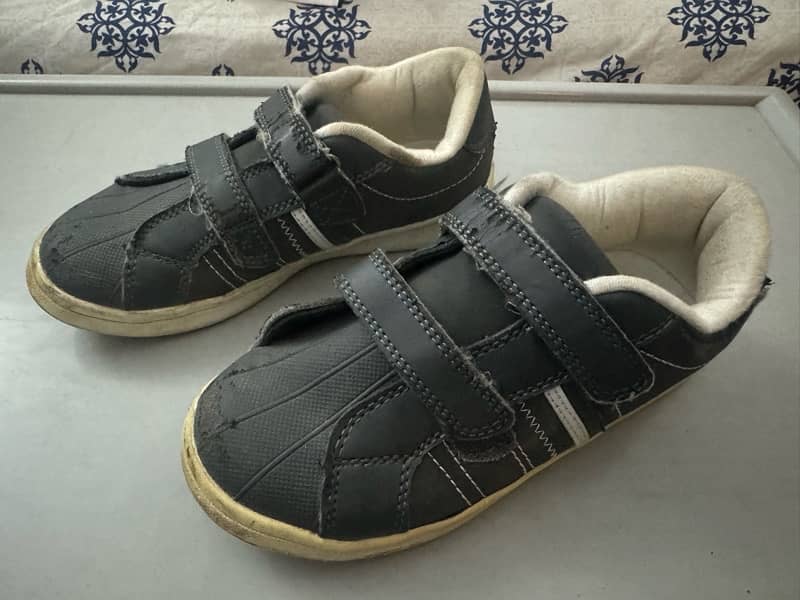 original Mothercare shoe size 33 (aged 9 or 10) 1