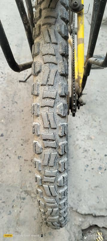 condition is ok Grari set a New condition rear tyre new 2