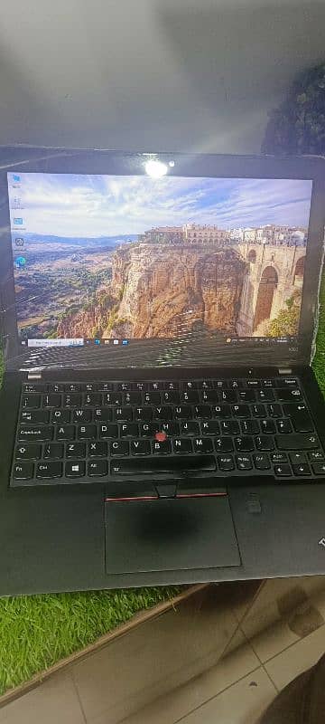 lenove x280 core i5 8th generation 16gb ram 256gb ssd touch screen 0