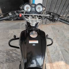 Yamaha 125z brand new condition black colour