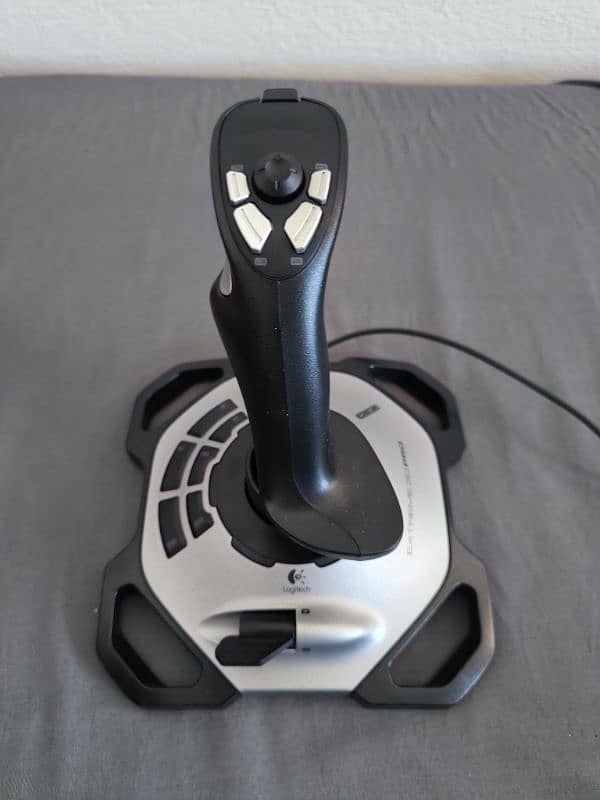 Logitech Extreme 3D Pro Joystick 1