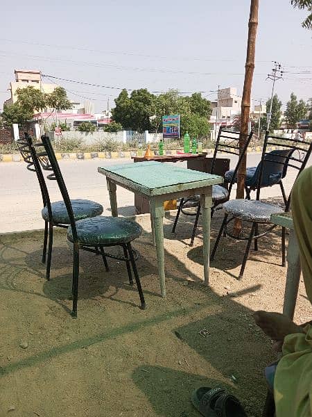 chairs bech raha hon 6 chairs 3 wooden table 0