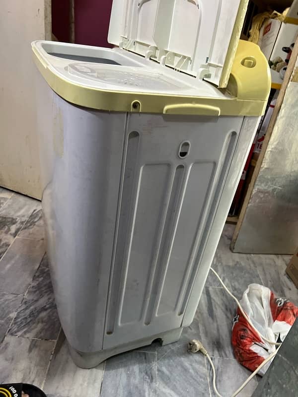 brand new imported washing machine with spinner, twin tub 10