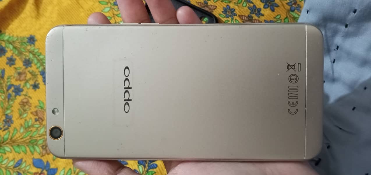 Oppo F1s 4